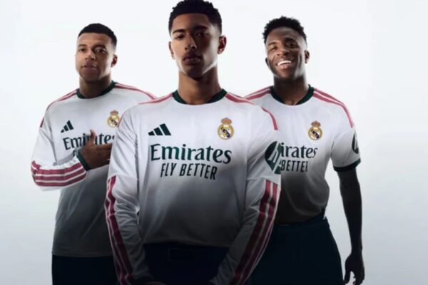 Real Madridi prezanton fanellën e re për sezonin e ardhshëm
