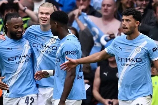 City shumë pranë mesfushorit anglez, kalon rivalët e United