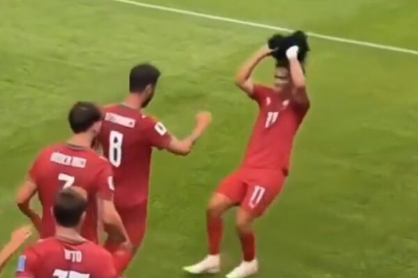 Pamje që nuk u transmetua në TV, Joao Felix i mori perukën një fotografi dhe ia vendosi Brunos