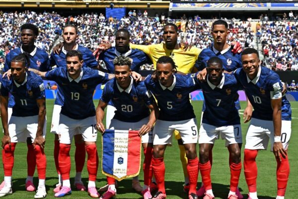Kupa e Botës: Franca tregon “dhëmbët” që në sfidën e parë, Mbappe shkruan historinë (video)