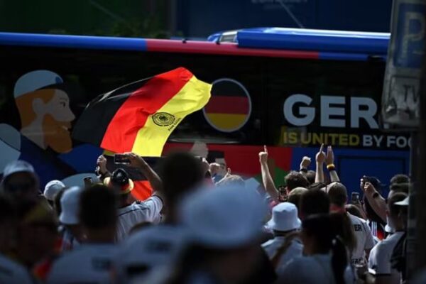 Kosto të larta transporti në SHBA, lojtarët e Gjermanisë paguajnë udhëtimin e tifozëve