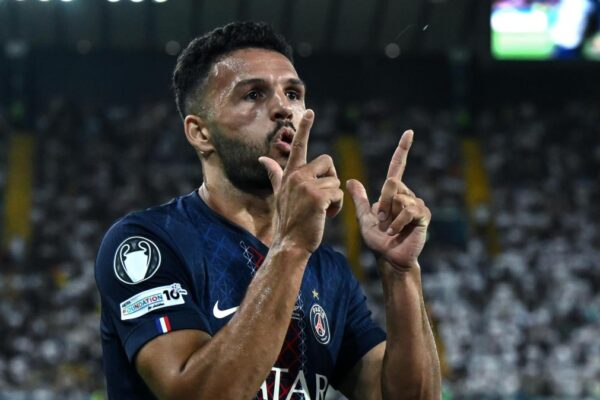 E BUJSHME: PSG arrin marrëveshjen me yllin e Barcelonës, do të zëvendësojë Gonçalo Ramos
