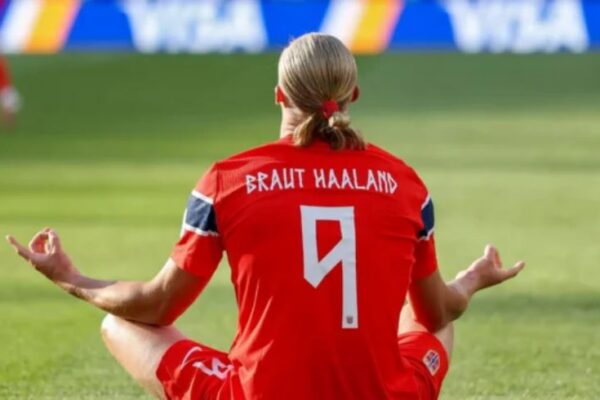 Pse Haalandi e ka të shkruar edhe “Braut” në fanellën e tij te Norvegjia?