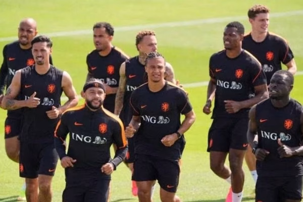 Holanda – Japonia, derbi i mbrëmjes