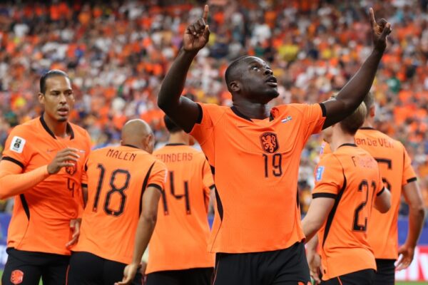Shoku i Xhakës i jashtëzakonshëm, Holanda “mbyt” Suedinë në pjesën e parë (video)