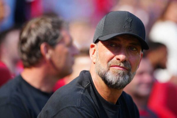 Pushimet tre minutëshe në secilën pjesë, Klopp del kundër: Futbolli po mbahet peng nga ata që rrijnë ulur në zyra