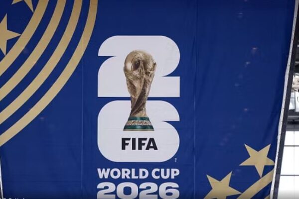 FIFA ndalon shishet e ujit nga jashtë stadiumit, tifozët vetëm mund ta blejnë brenda