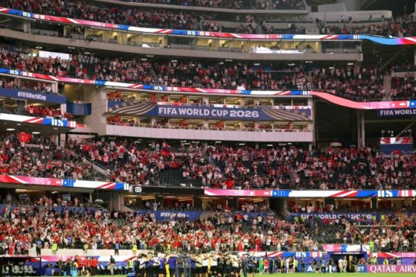 Shifra rekord pas fazës së grupeve, stadiumet 99.5% të mbushur nga spektatorët
