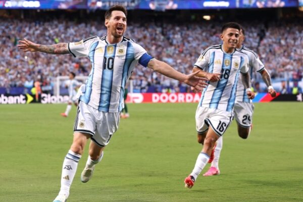Messi i përjetshëm udhëheq Argjentinën me tripletë: Kalova ditë të vështira, jo nga ana sportive