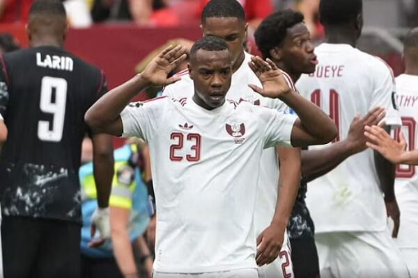 I theu këmbën kundërshtarit, Madibo i Katarit pezullohet me 5 ndeshje nga FIFA