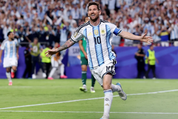 Het-trik dhe rekord pas rekordi: Messi barazon Klosen, kalon Ronaldon dhe mahnit botën