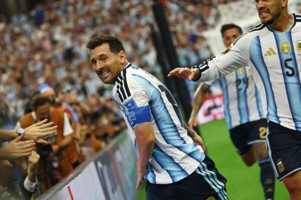 “Antologjia e Messi-t”, shtypi botëror në këmbët e kapitenit të Argjentinës