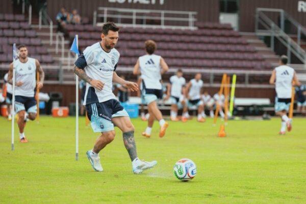 Scaloni: Messi rikthehet me Islandën, do të luajë një rol kyç në Botërorin e Argjentinës!