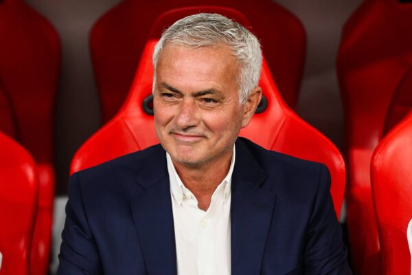 “The Special One” rikthehet në skenë, Mourinho mbërrin në Madrid