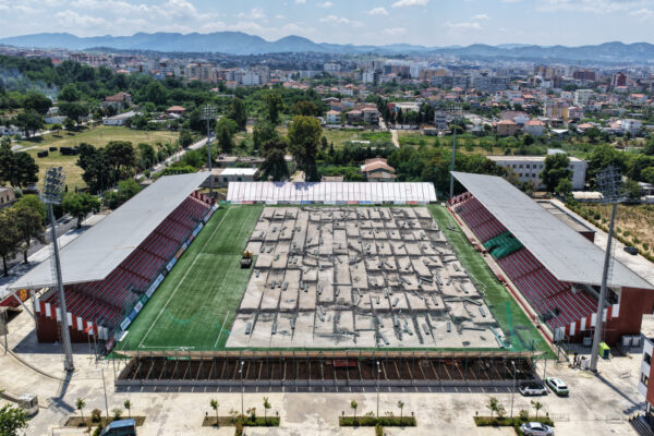 Euro U-21 2027/ Nisin punimet për transformimin e fushës së stadiumit “Arena e Demave” me bar natyral