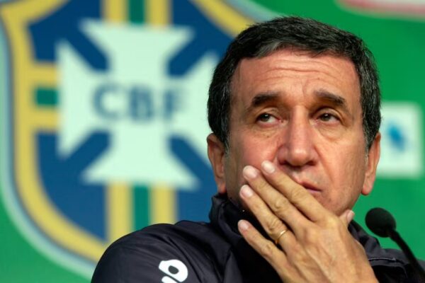 Bota e futbollit në ankth, Carlos Alberto Parreira shtrohet në spital