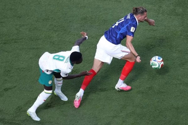 Rabiot me kritika për gjendjen e fushës