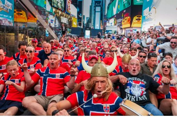 “Ro!”, si lindi britma vikinge e norvegjezëve dhe vozitja virale në Kupën e Botës…