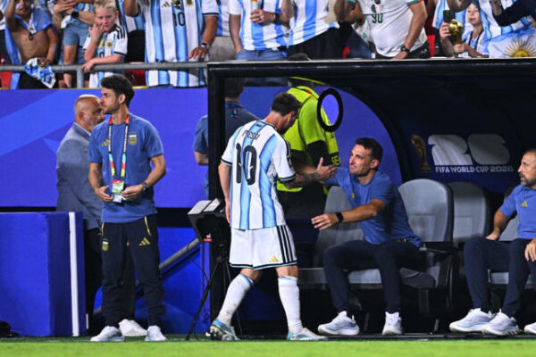 Scaloni: Mos u habisni me ato që bën Messi, ai ka 20 vjet që mahnit të gjithë botën