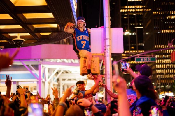The Finals/ Spurs rrezikojnë faktorin “fushë”, tifozët nga New York të gatshëm për të paguar shifra të çmendura për një biletë në Teksas