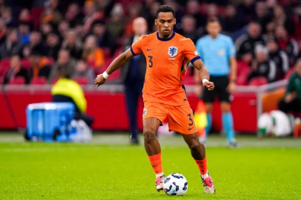 Edhe Holanda preket nga dëmtimet para Kupës së Botës, mbrojtësi i Arsenal largohet nga kombëtarja