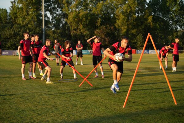 Miqësoret ndaj Sllovenisë dhe Italisë, Kombëtarja U-21 vijon përgatitjet në Durrës