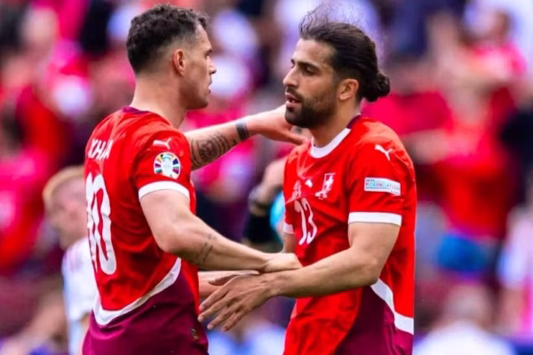 Rodriguez i del në mbrojtje Xhakës