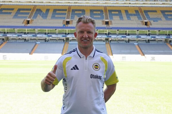 Zyrtare: Dirk Kuyt rikthehet te Fenerbahce, merr një rol të ri në skaudër