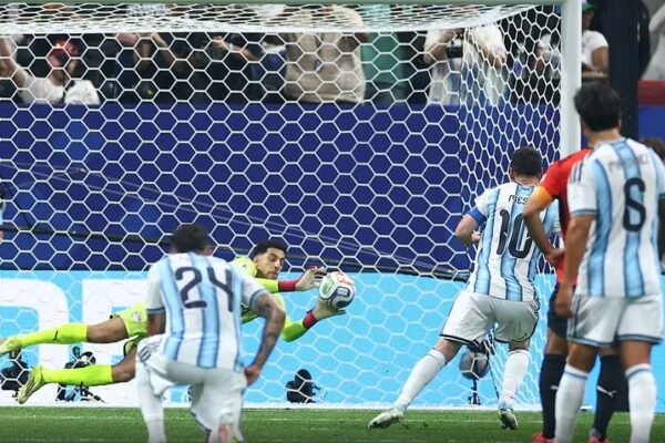 Argjentina, një tjetër penallti e humbur nga Messi, Shobeir e hipnotizon