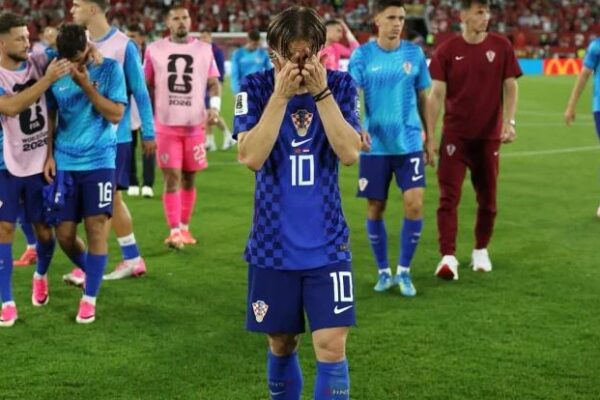 Fund i një epoke: Modric përlotet në lamtumirën e tij nga Botërori me Kroacinë