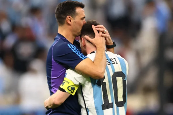 “Na dhemb shpirti, Messi lojtari më i mirë që ka shkelur ndonjëherë në një fushë futbolli”