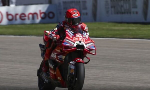 Marc Marquez dominon në Sachsenring, siguron pole position me kohë rekord