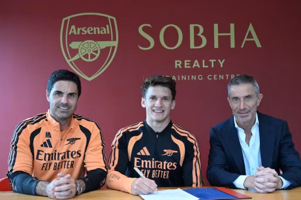 Arsenali prezanton sulmuesin grek
