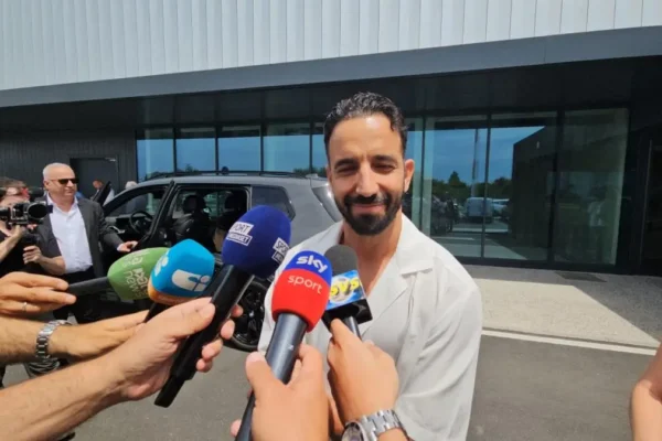 Amorim zbarkon te Milani: Është nder të jem këtu, ku luhet gjithmonë për të fituar