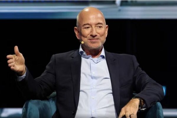 Jeff Bezos, i interesuar për blerjen e Liverpool