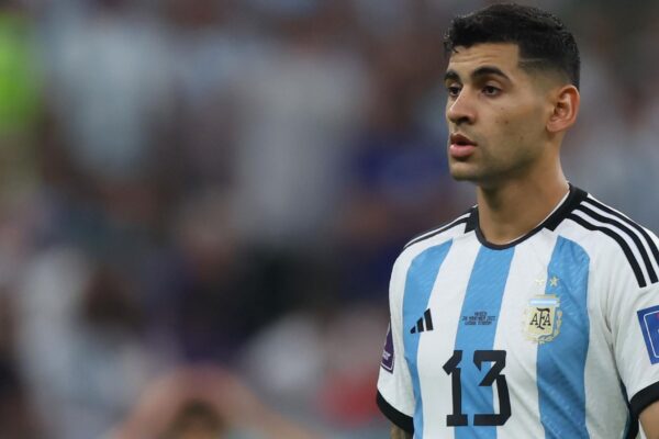 Inter dhe Barcelona mbeten pas, dy klube të tjera të mëdha në garë për Cuti Romero