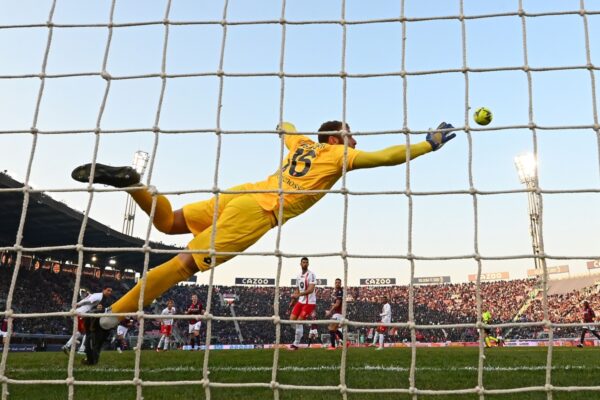 Zbehet pista Martinez, Juventus piketon një italian për portën. Huazim me të drejtë blerje
