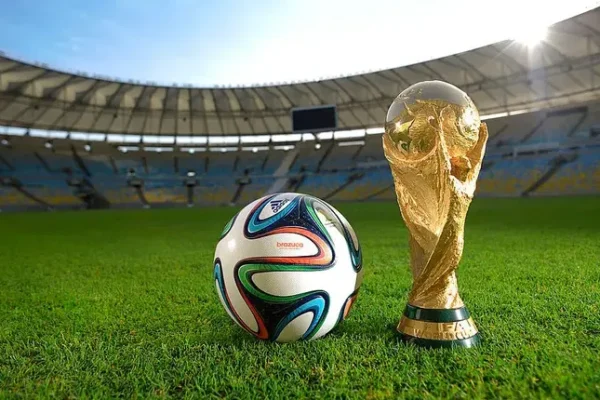FIFA thyen heshtjen pas polemikave në Argjentinë–Egjipt, Collina mbron arbitrimin dhe VAR-in