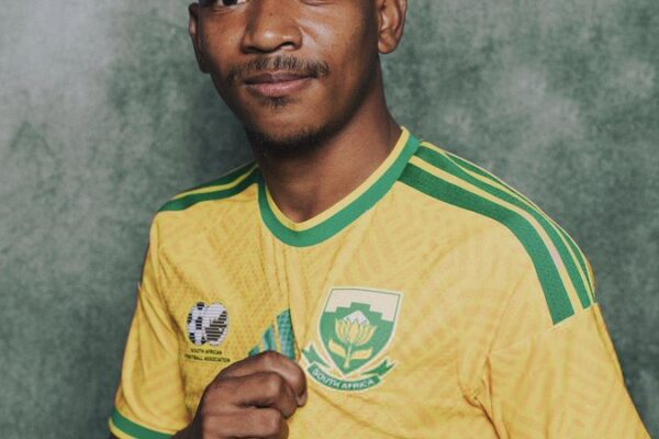 Tronditet futbolli: Ndërron jetë në moshën 25-vjeçare mesfushori i Afrikës së Jugut, Jayden Adams