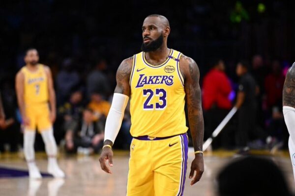 LeBron James mban në pritje NBA-në: Vendimi i tij po vonon finalizimin e kalendarit të sezonit