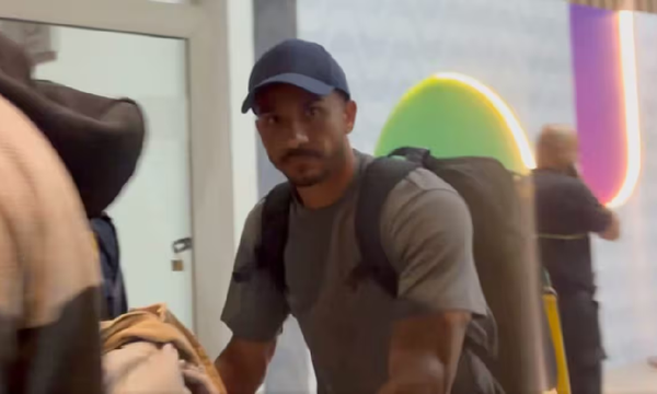 Një surprizë aspak e bukur/ Avioni i Brazilit kthehet në Rio pas dështimit në Botëror, por në bord ndodhej vetëm Danilo