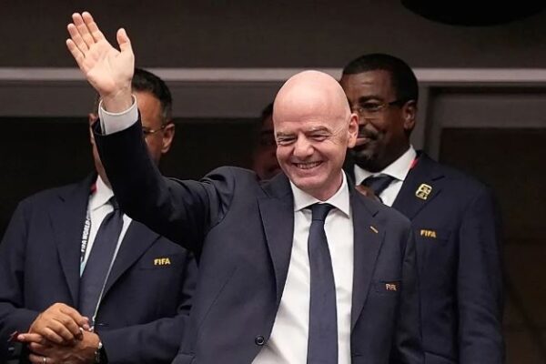 Kartoni i kuq për Balogun, Parlamenti Evropian do të kërkojë hetim për presidentin e FIFA-s