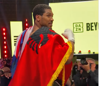Anthony Joshua emocionohet nga mikpritja shqiptare, ndan momente të veçanta pas duelit me Prengën