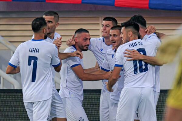 Malisheva kalon herët në epërsi kundër Vllaznisë, Laurent Xhylani ia bën “sefte” me numrin 10 – shënon super gol nga korneri (VIDEO)