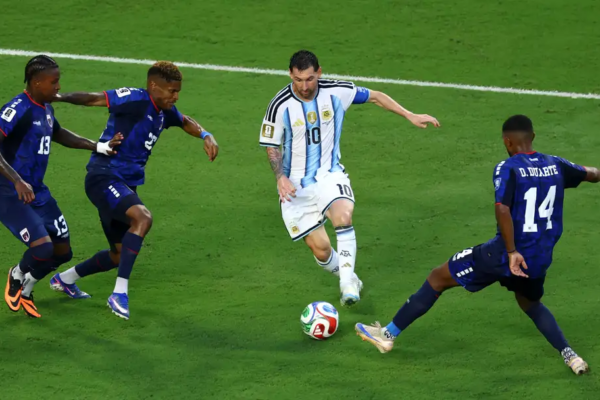 Messi bën shaka me lojtarët e Kepit të Gjelbër: Në fushë më godisnin pa mëshirë, pastaj më kërkuan fanellën