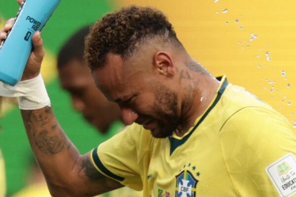 Neymar në qendër të polemikave; injoroi Santosin për të luajtur një turne pokeri