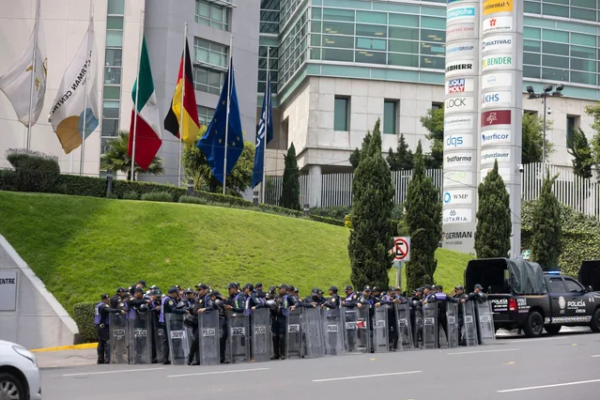 Anglina në Mexico City, policia vihet në lëvizje