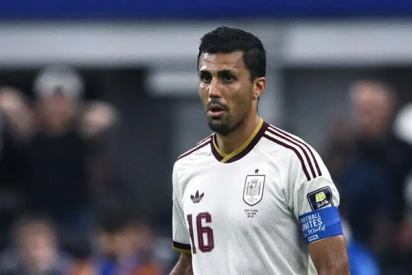 Rodri mund të rikthehet në Spanjë: Reali në avantazh, por Barcelona ëndërron goditjen e madhe