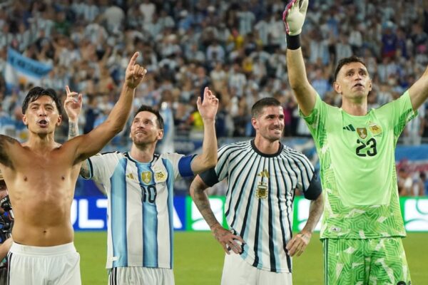 Kepi i Gjelbër tremb Argjentinën, kampionët në fuqi mbijetojnë pas shtesave