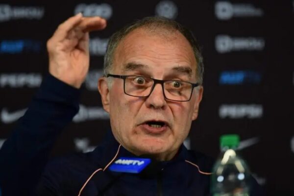 Bielsa largohet nga Uruguaji me një konferencë shtypi maratonë: Askush nuk ishte i interesuar të mësonte nga unë!